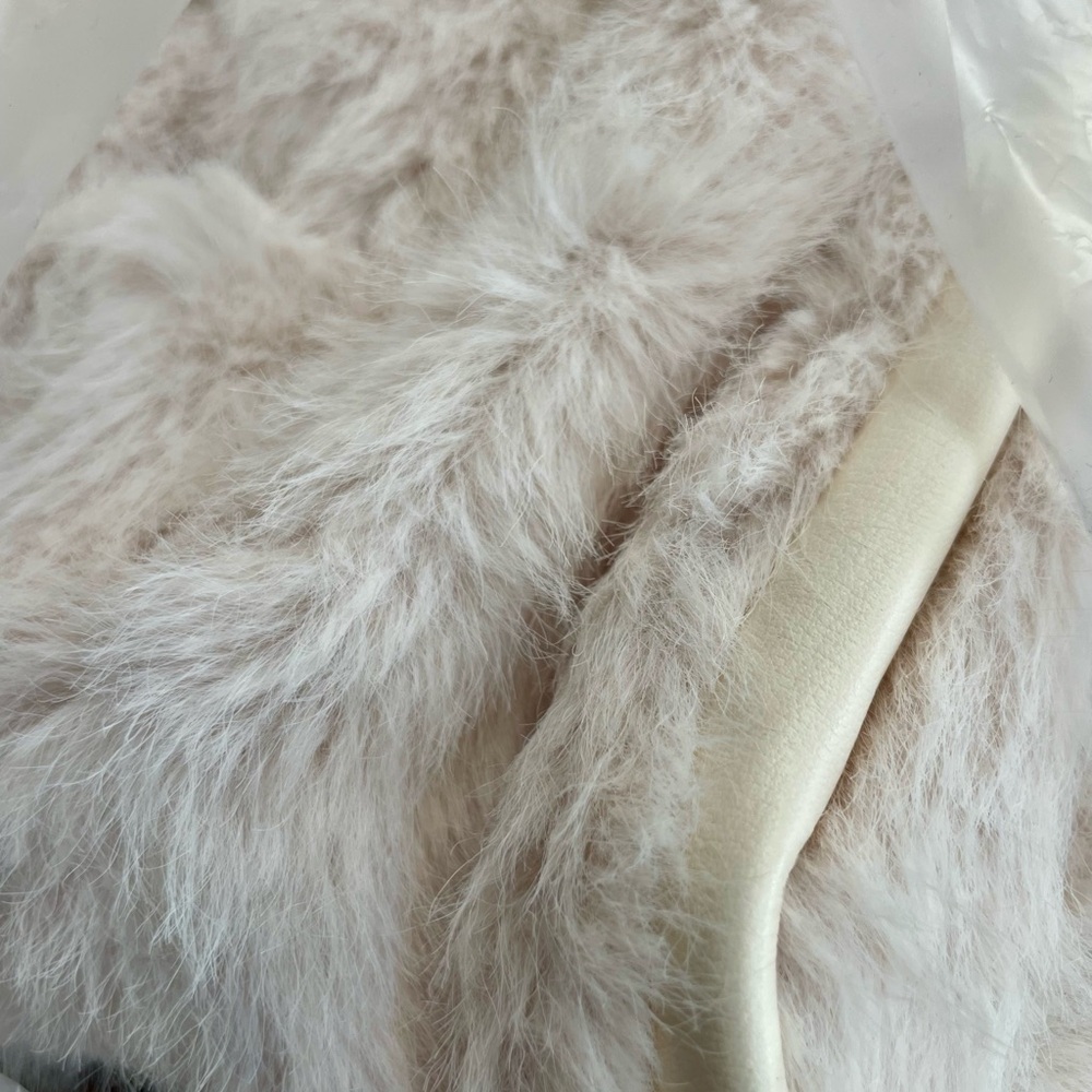NWT Victoria's Secret Ivory Cream Luxe Fuzzy Soft Faux Fur Tote Travel Bag 2025 - Picture 9 of 9
